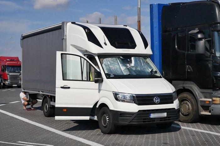 Do non-EU vans need tachographs in the EU from July 2026? FAQ