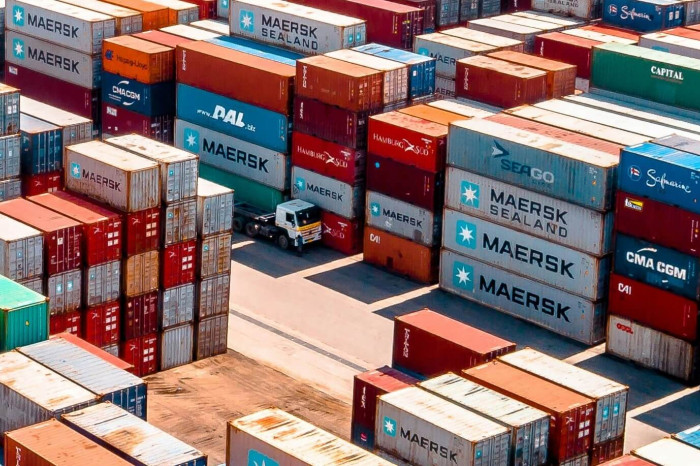 Port queues trap 11% of global boxship capacity; freight rates rise