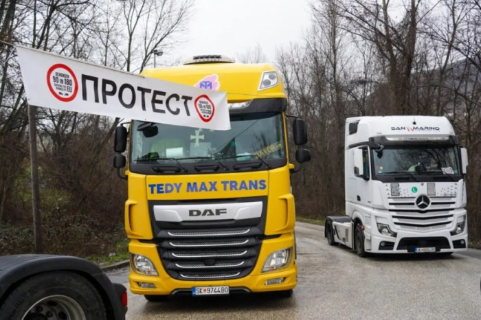 Border blockades in the Balkans get talks, not solutions, from Brussels